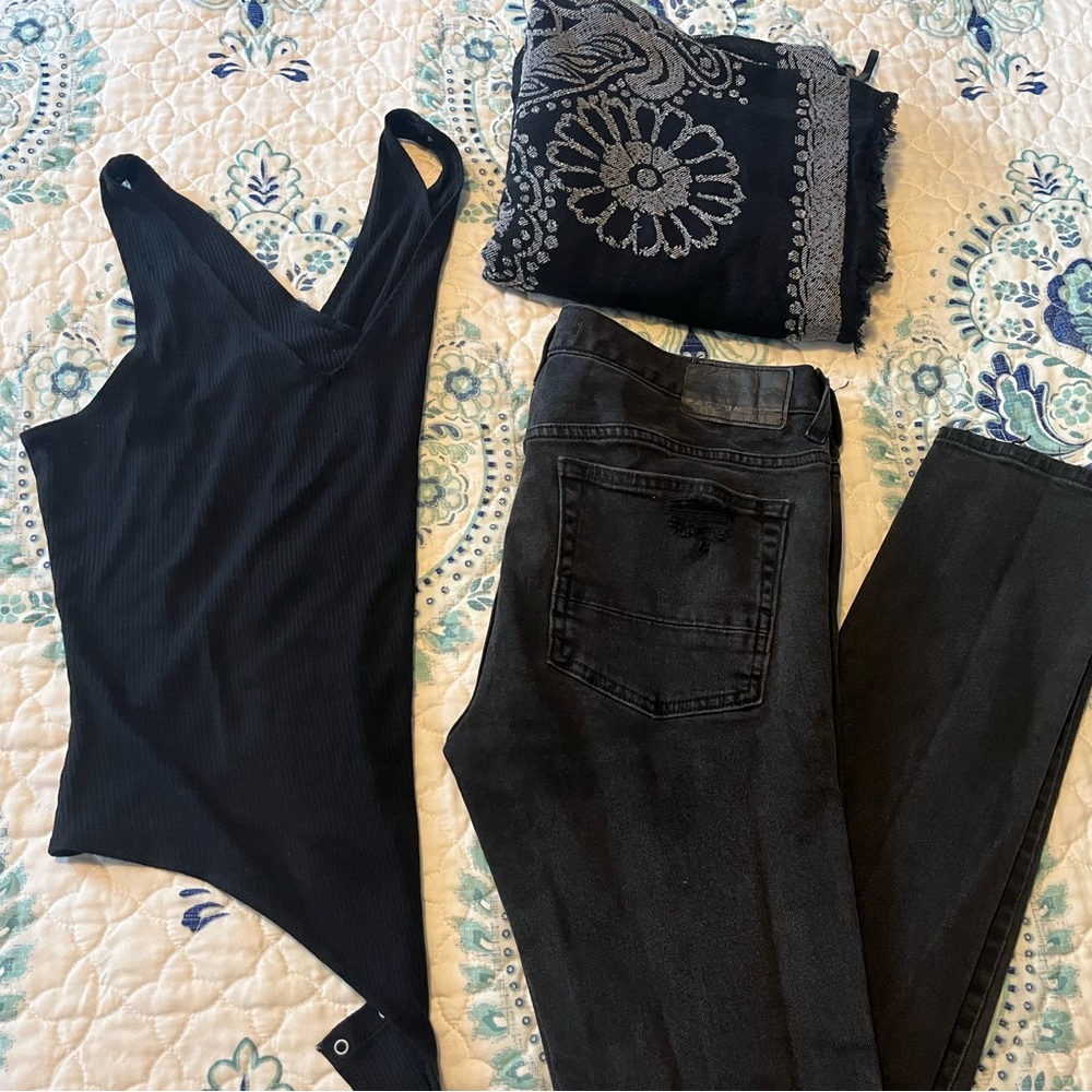 Jeans Pacsun size31x32, bodysuit black GarayXL and quimono America eagle